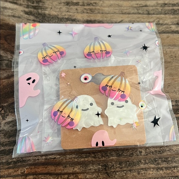 Ghost resin studs $8 or 3 for $15 - Picture 3 of 3